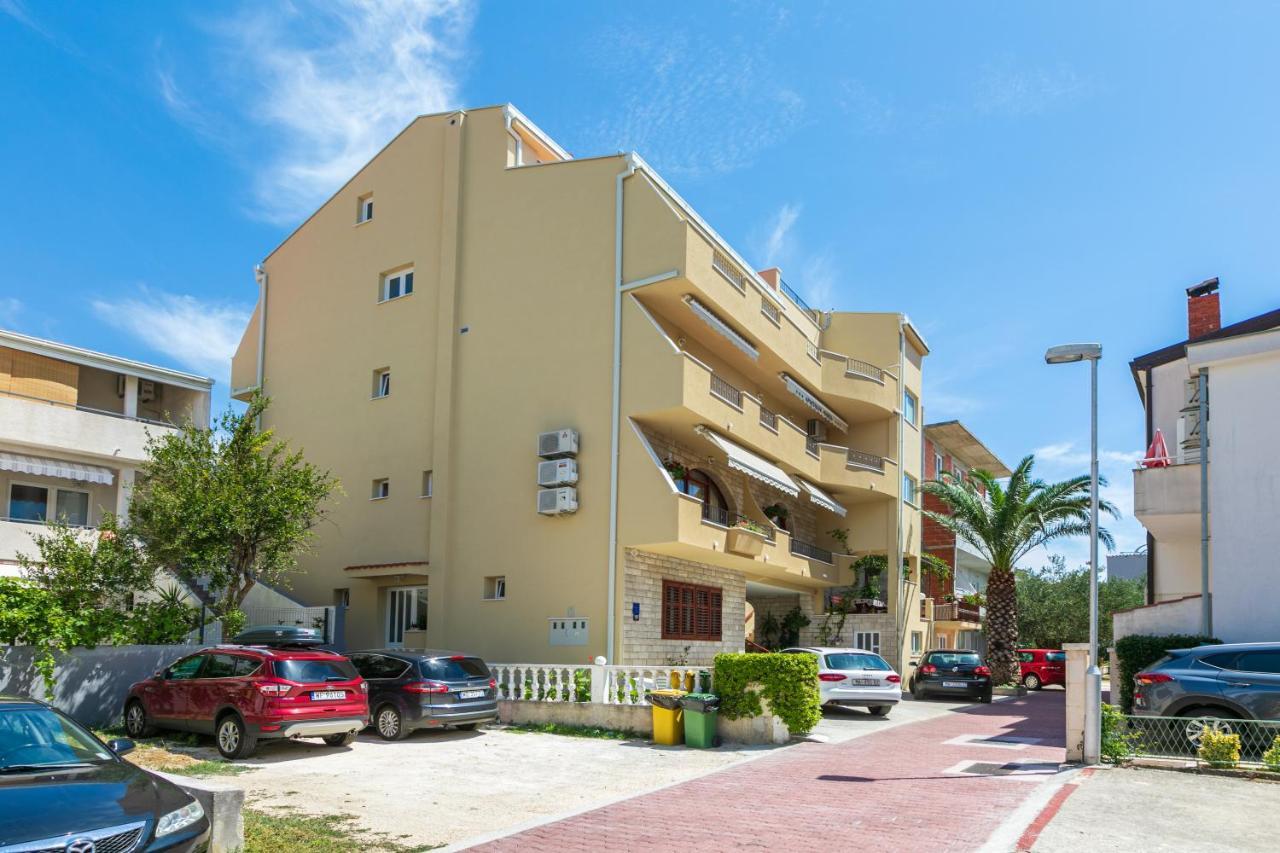 Apartments Barba Tucepi Exterior photo